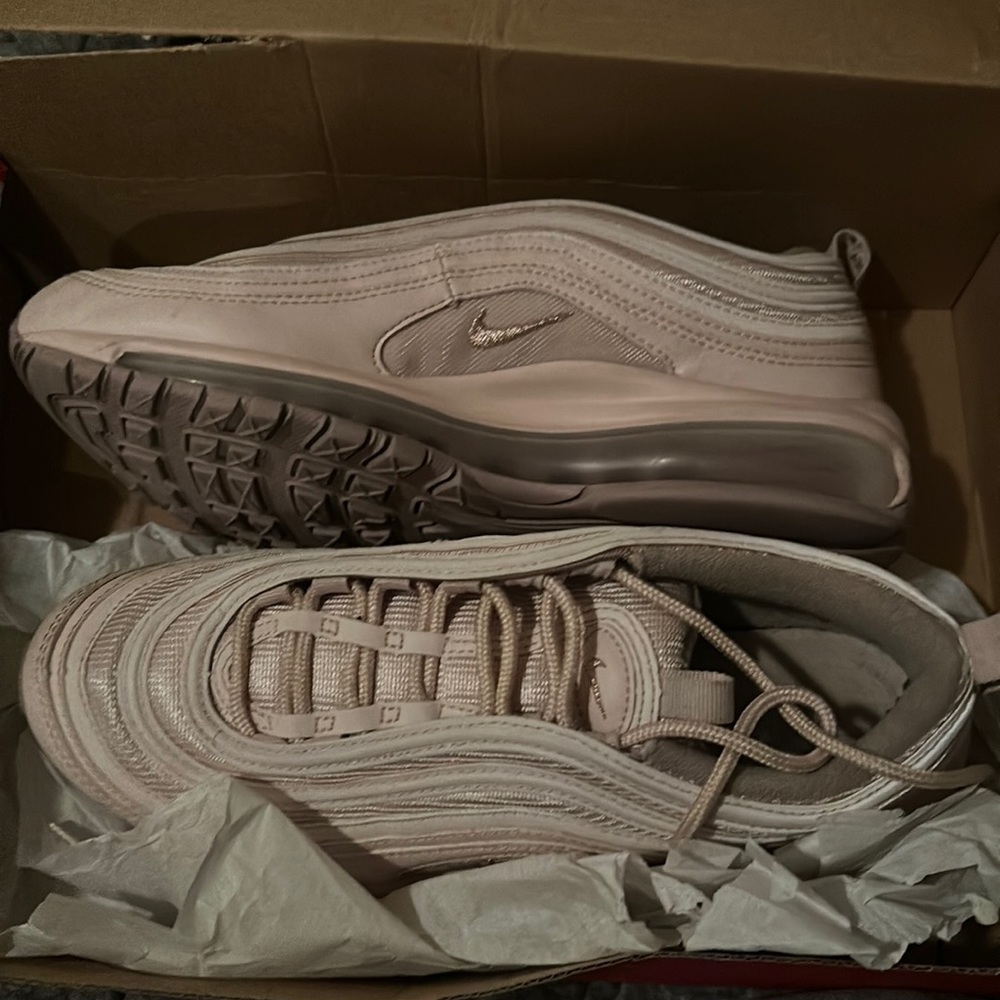 Pink air max